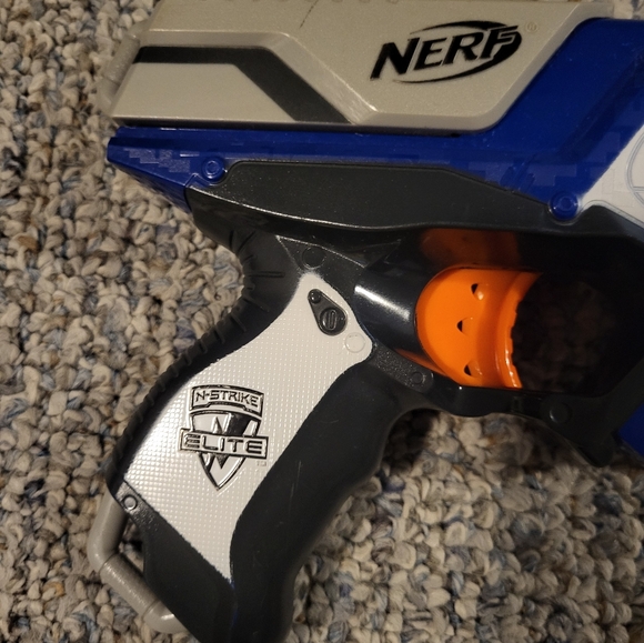 Nerf Strongarm Elite N-Strike Dart Gun - Picture 3 of 3